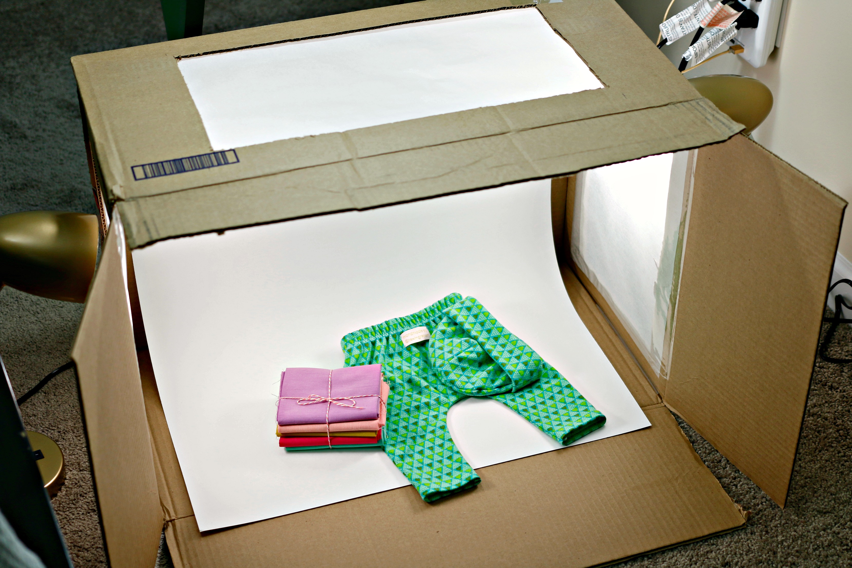 DIY Photography Light Box from a Cardboard LED Desk Lamps – Sewing Report